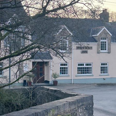 Penybont Restaurant + Inn カーマーゼン エクステリア 写真