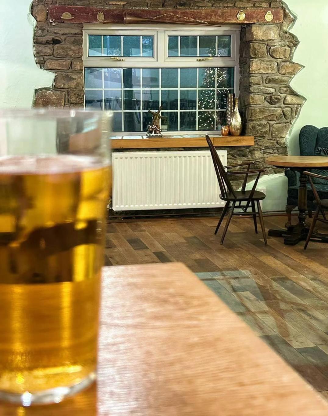 Penybont Restaurant + Inn カーマーゼン エクステリア 写真