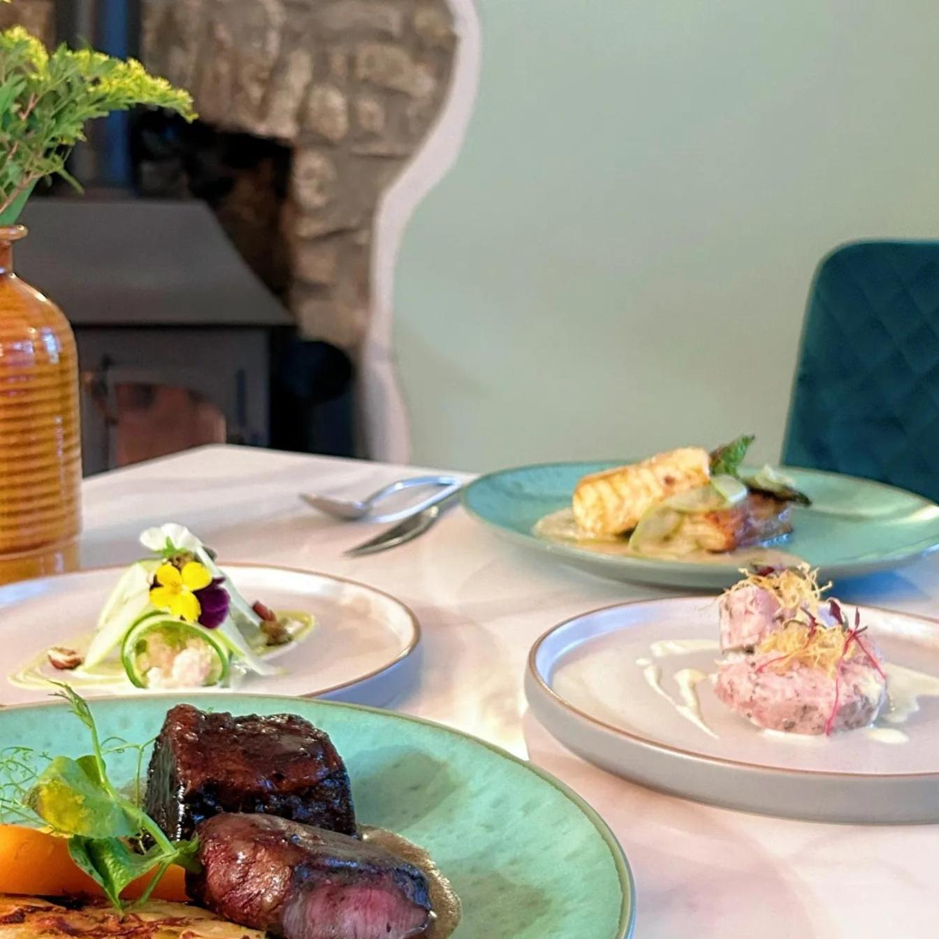 Penybont Restaurant + Inn カーマーゼン エクステリア 写真